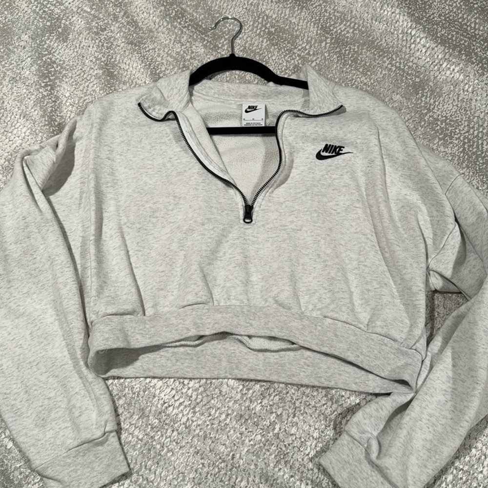 NIKE Cropped Sweater